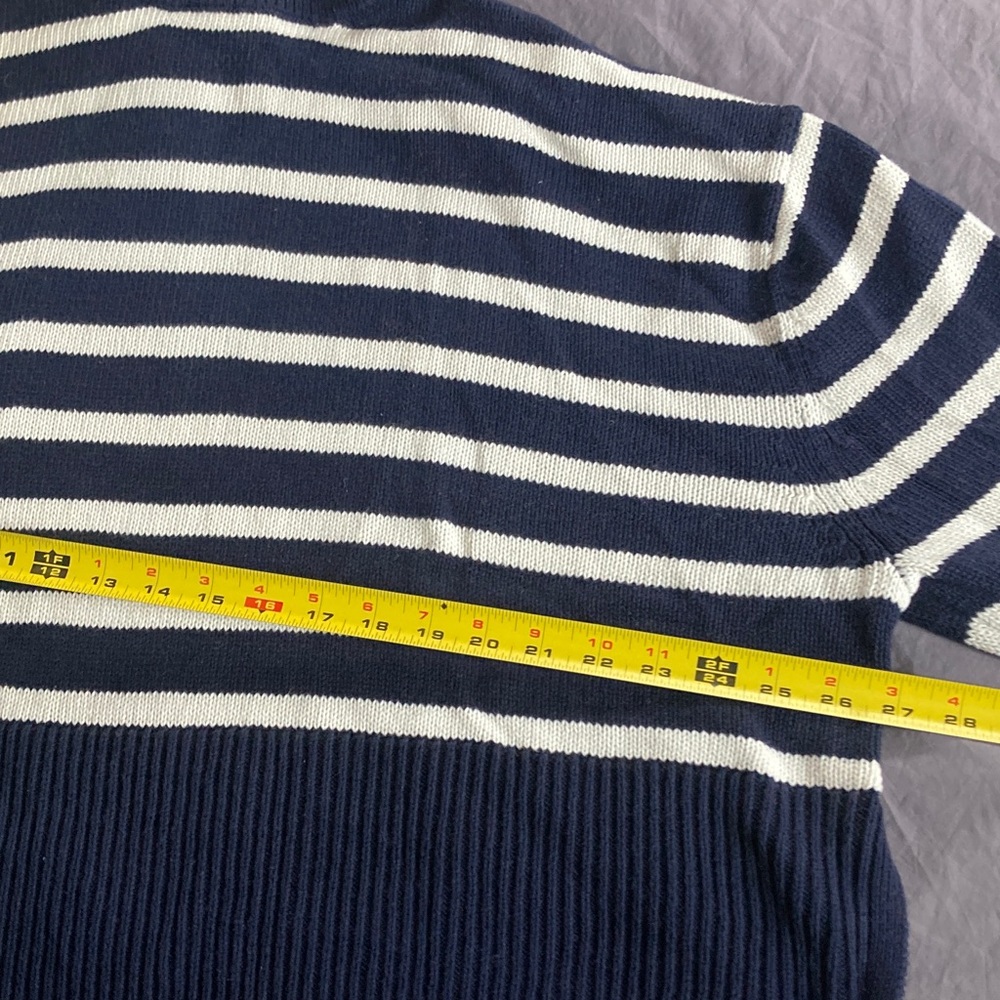 GAP Navy and Cream Split Hem Turtleneck Sweater - Picture 4 of 5